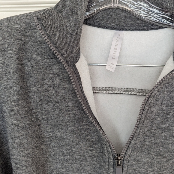 Fabletics top - Picture 3 of 3